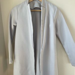 MIDI length coat. Pretty grey with lavender/blue undertone. Never worn. Size S